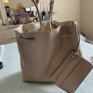Von Holzhausen Large Shopper Tote in Stone. Vegan Leather